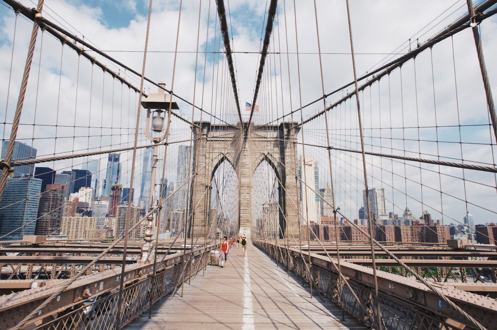 puente de brooklyn durante el día